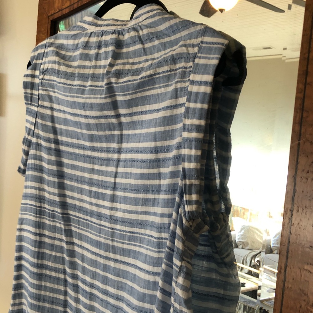Blue/white linen dress w buttons, cuffed armholes - Picture 6 of 10